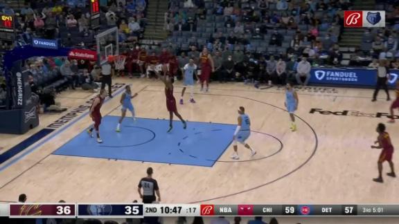 Highlight] Mobley pulls off the smooth one handed reverse layup