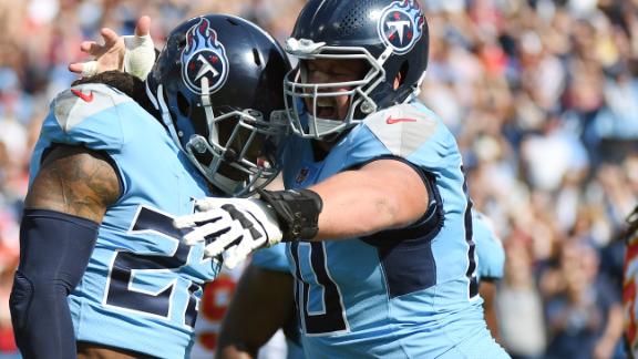 Titans RB Derrick Henry throws TD pass to TE MyCole Pruitt 