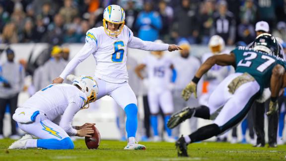 Chargers offense can't find rhythm again in a 27-24 loss to