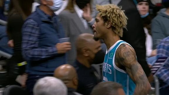 Oubre gets tossed after arguing with the ref
