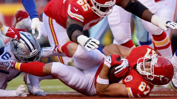 Kelce takes direct snap for Chiefs' first TD of the day