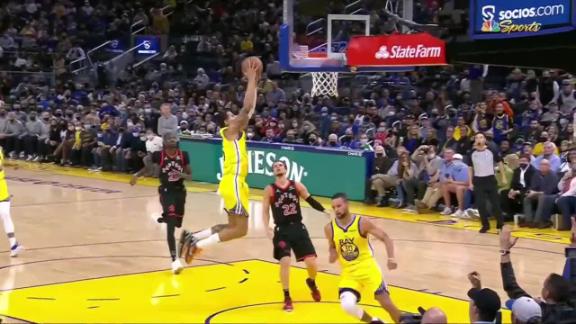 Stephen Curry makes a sweet pass