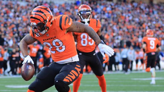 Joe Mixon finds the end zone twice during Bengals' rout of Steelers