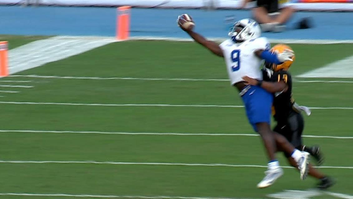 Amazing one-handed grab helps set up MTSU TD