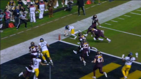 A 6-foot-9, 380-pound touchdown for Minnesota's Daniel Faalele