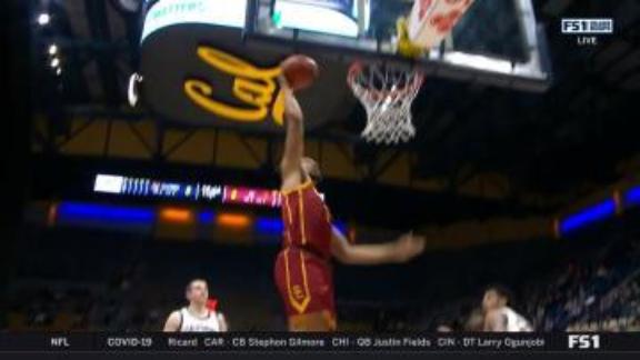 Isaiah Mobley drives in for easy USC dunk