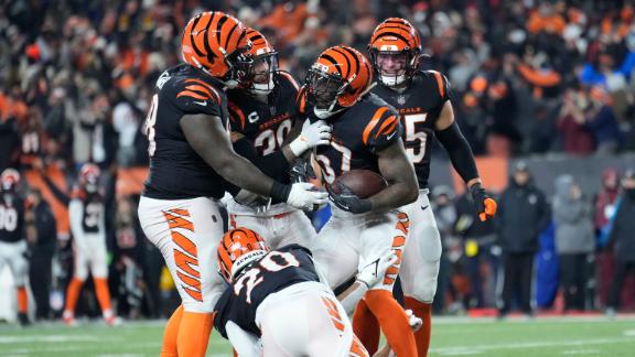 Bengals hold on, finally win in playoffs, 26-19 over Raiders