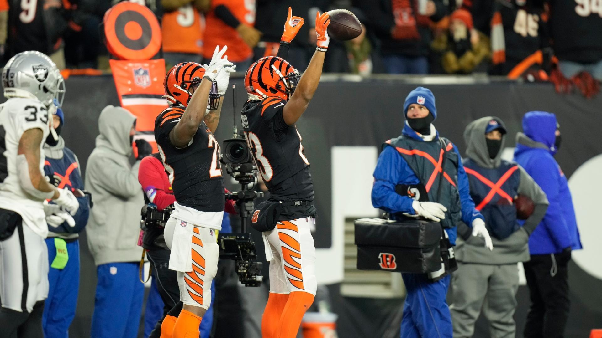 Burrow slings his 2nd TD to extend Bengals' lead