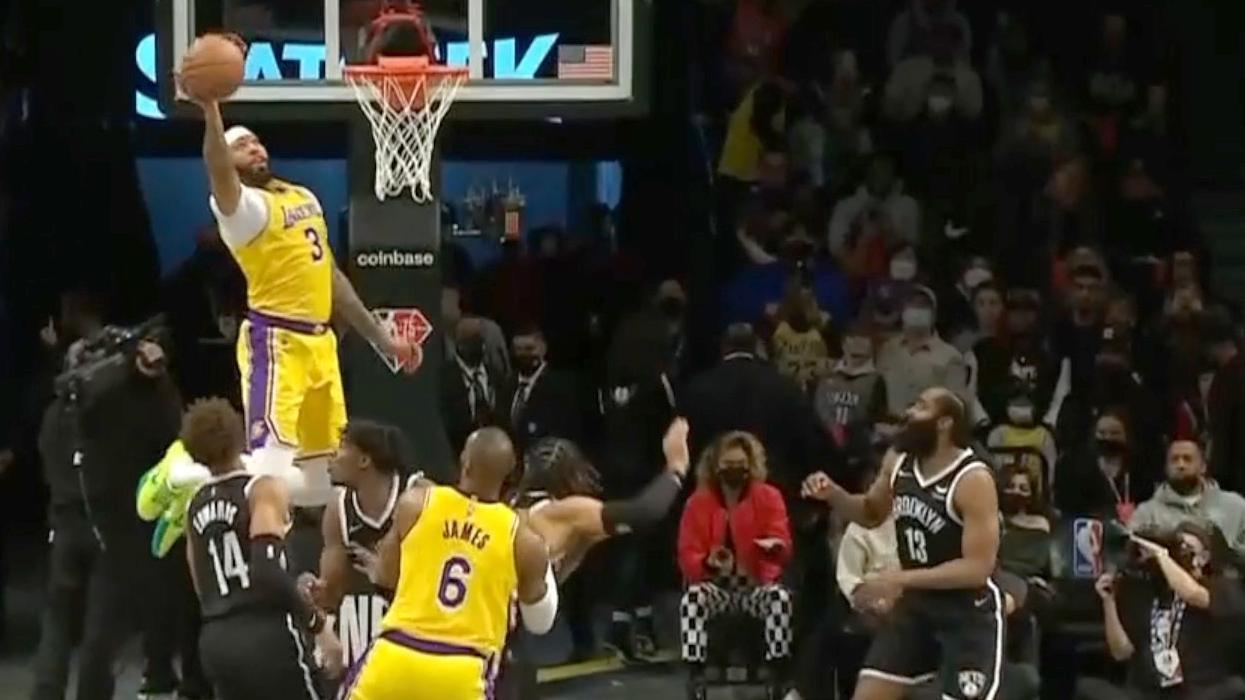 Nic Claxton Dunks On LeBron James, Nets Beat Lakers