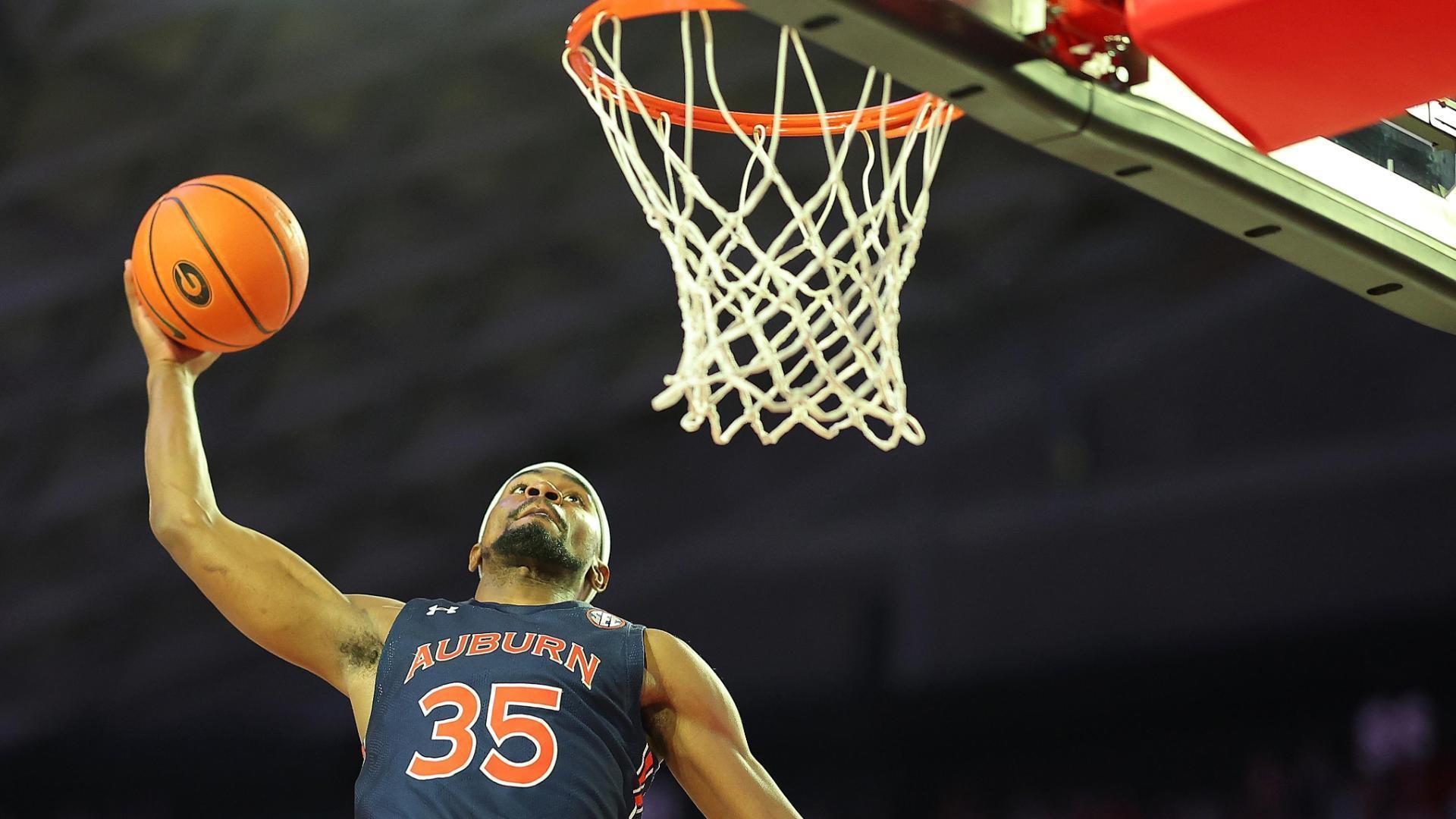The best plays from the week in college basketball