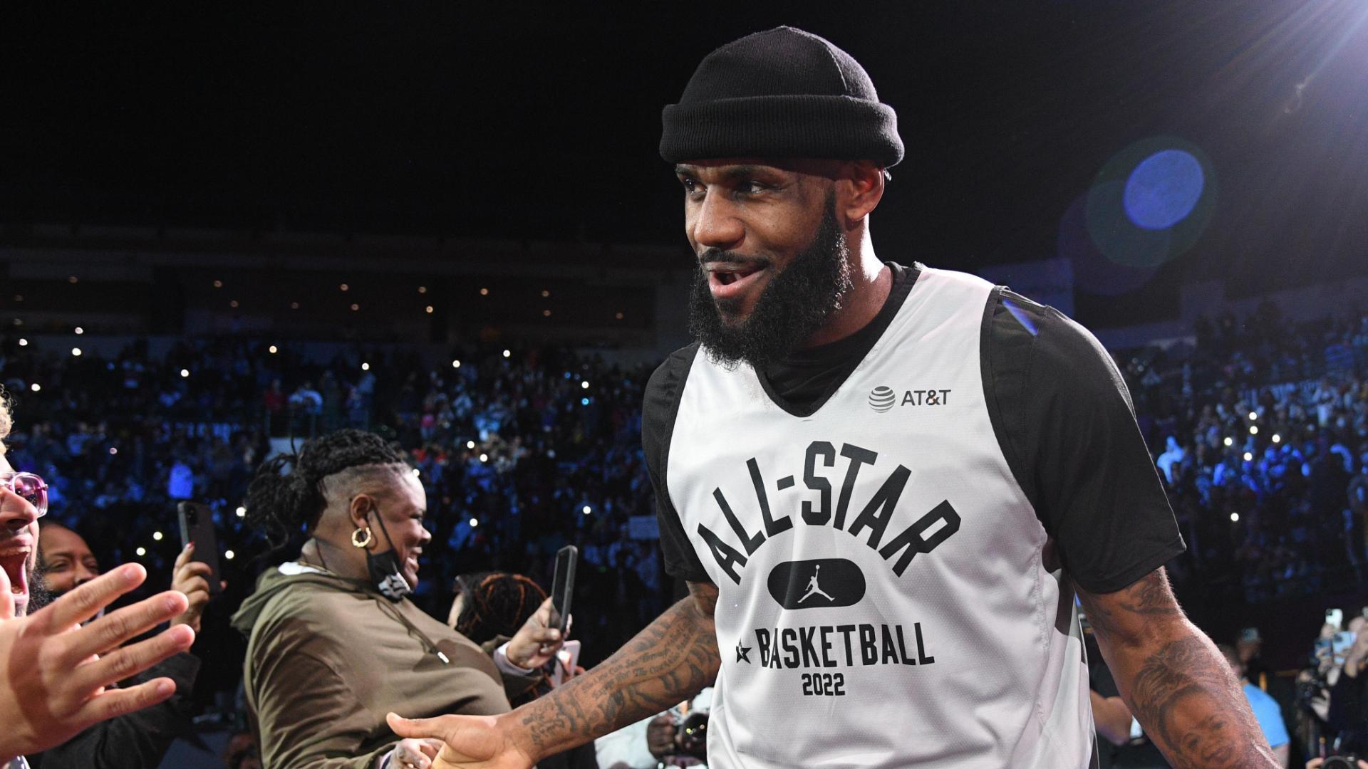 LeBron hears the roars from Cleveland crowd at All-Star practice