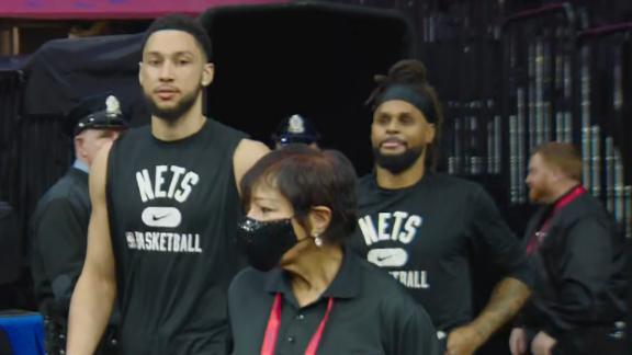 Simmons walks out to boos from Philly crowd