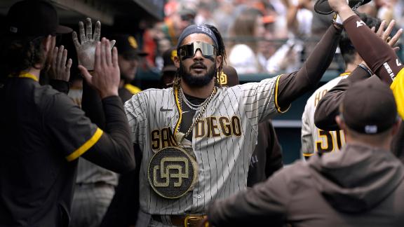 San Diego Padres' Fernando Tatis Jr. has surgery on broken left wrist - ESPN