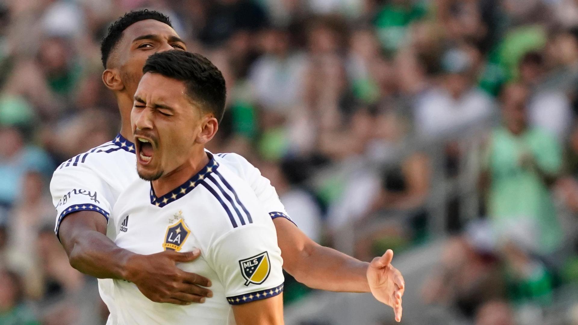 Delgado strikes from outside the box for the Galaxy