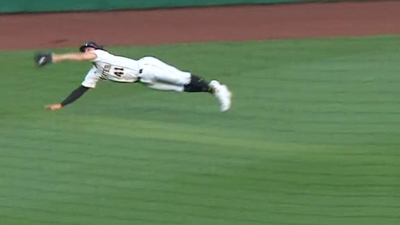 How did Marisnick make this diving catch?