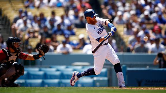 Justin Turner's 3-run homer extends the Dodgers' lead in the 4th