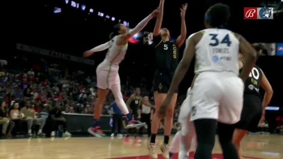 Kelsey Plum dishes the rock to Dearica Hamby for emphatic basket