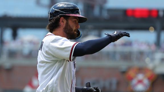 Dansby Swanson stays hot with a pair of homers