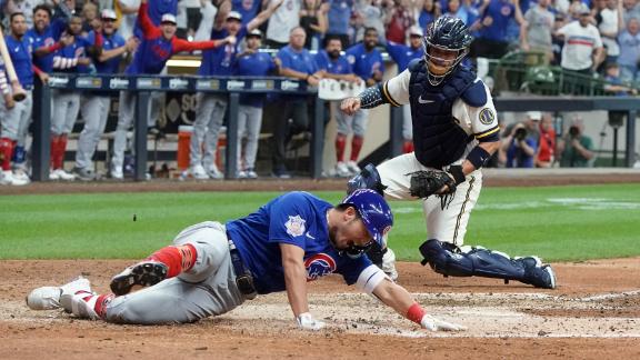 Keston Hiura hits 2-run homer in 9th to lead Brewers to walk-off