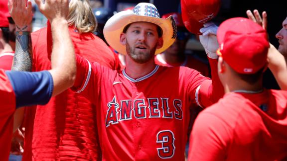 Taylor Ward caps off an 11-run inning for the @Angels!