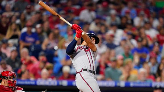Olson drives in 5 with 2 HRs, including go-ahead shot, as Braves