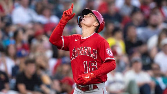 X-rays reveal fractured middle finger for Los Angeles Angels