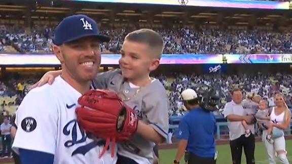 Joey Gallo hits first homer with Dodgers as LA extends streak to 10 games