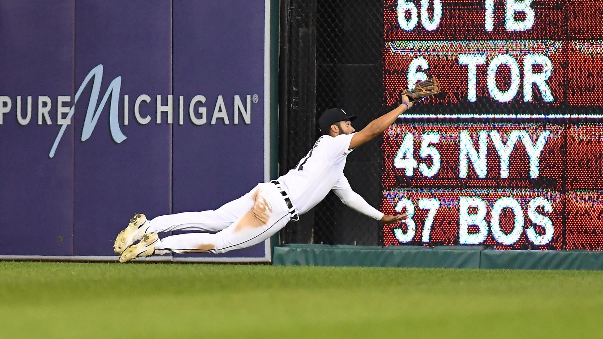 Tigers OF Riley Greene (elbow) injured making diving catch