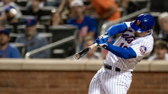 Video: Ke'Bryan Hayes seen eating sunflower seeds during Mets' run-scoring  play