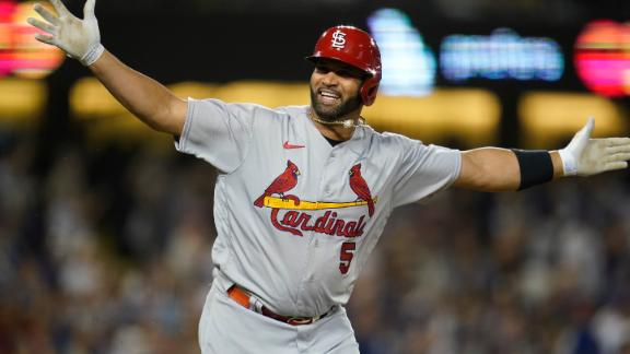 Cards' Pujols becomes 4th player to hit 700 HR's