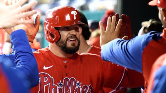 Schwarber hits 2 HRs; Phils split with Nats to lead Brewers – KXAN Austin