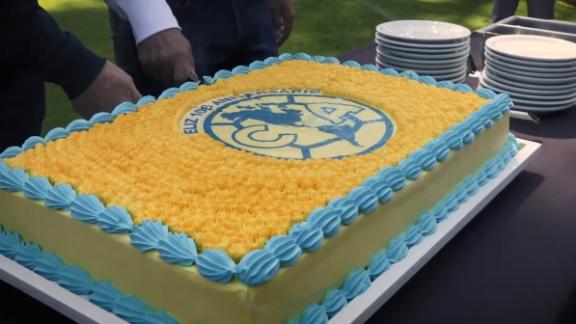 Con este tremendo pastel festejó el América sus 106 años - ESPN Video