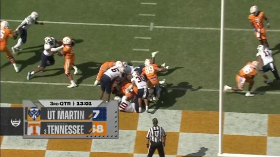 No. 3 Tennessee thumps UT Martin, 65-24