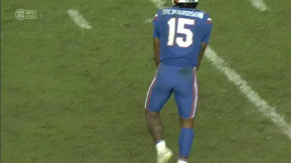 Gators dominate South Carolina 38-6