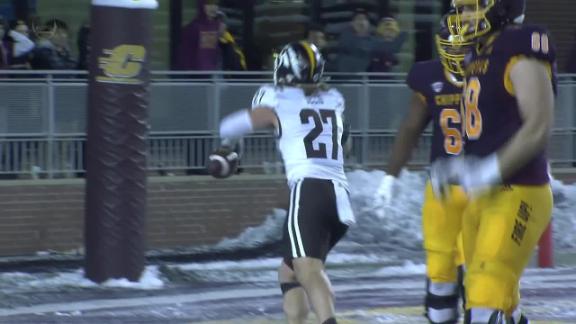 2022 MAC Football Week 12 Game Recap: Western Michigan Broncos 12, Central  Michigan Chippewas 10 - Hustle Belt