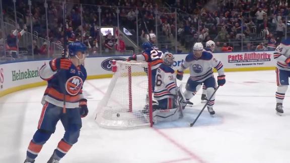 Pageau scores in Isles debut 