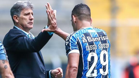 Tá magrinho; Renato não perdoa e zoa Diego Souza em reapresentação do Grêmio