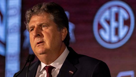 Mississippi State coach Mike Leach dies after hospitalization