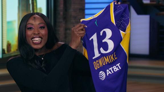 Nneka Ogwumike re-signs with Los Angeles Sparks