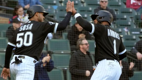 White Sox 3B Moncada leaves game with hamstring tightness