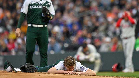 Rockies' Cron exits with back spasms, likely headed to IL