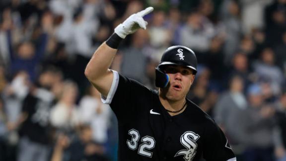 Unearned runs help White Sox beat Cleveland 4-2