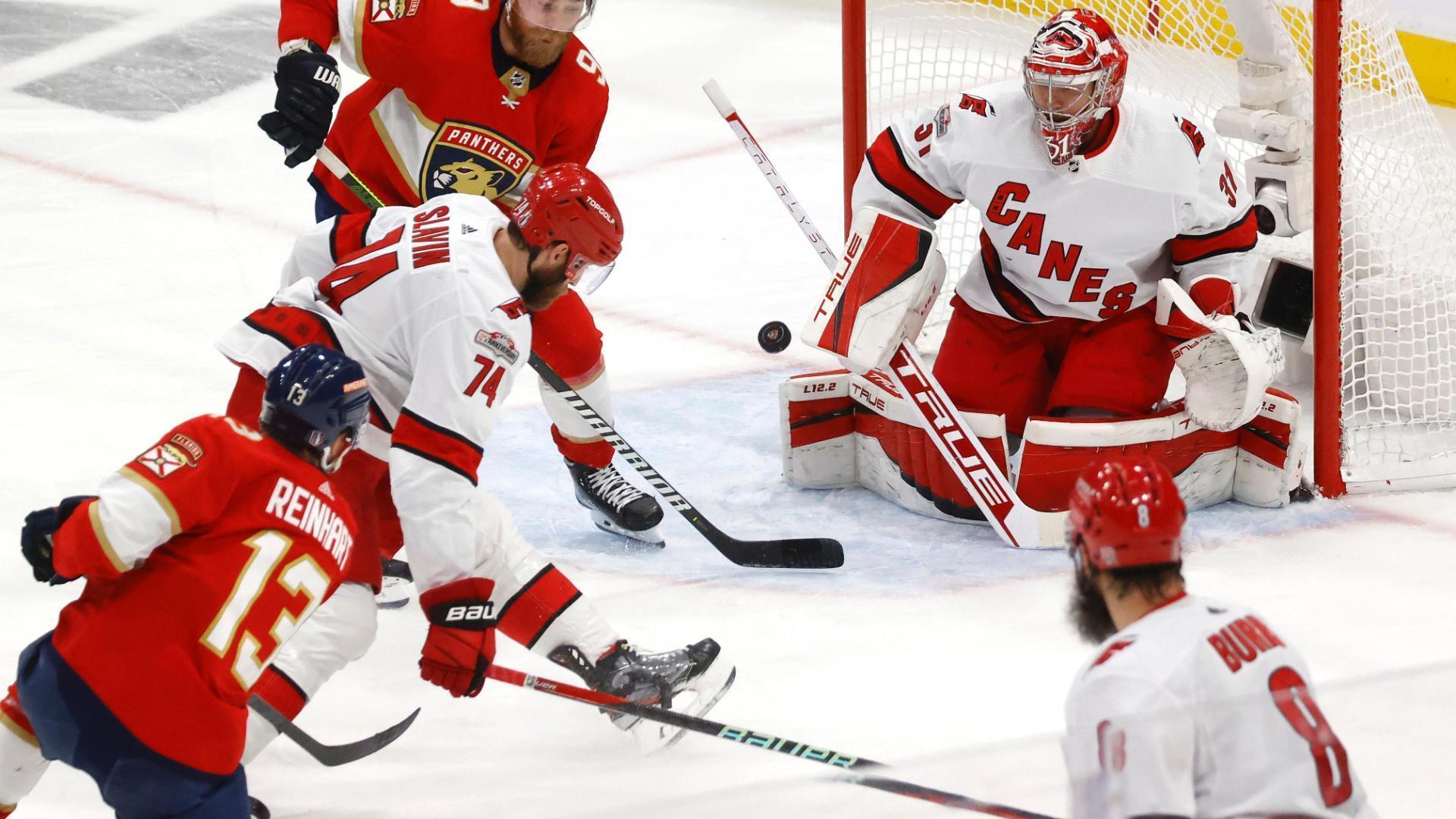 Sergei Bobrovsky, Panthers blank Hurricanes, close in on finals