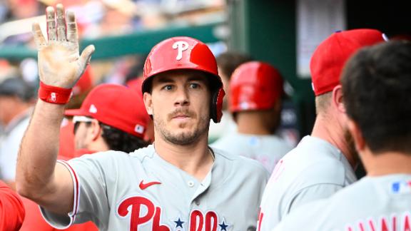 Realmuto hits tiebreaking HR, helps Phillies snap losing streak with 4-2  win over Nationals