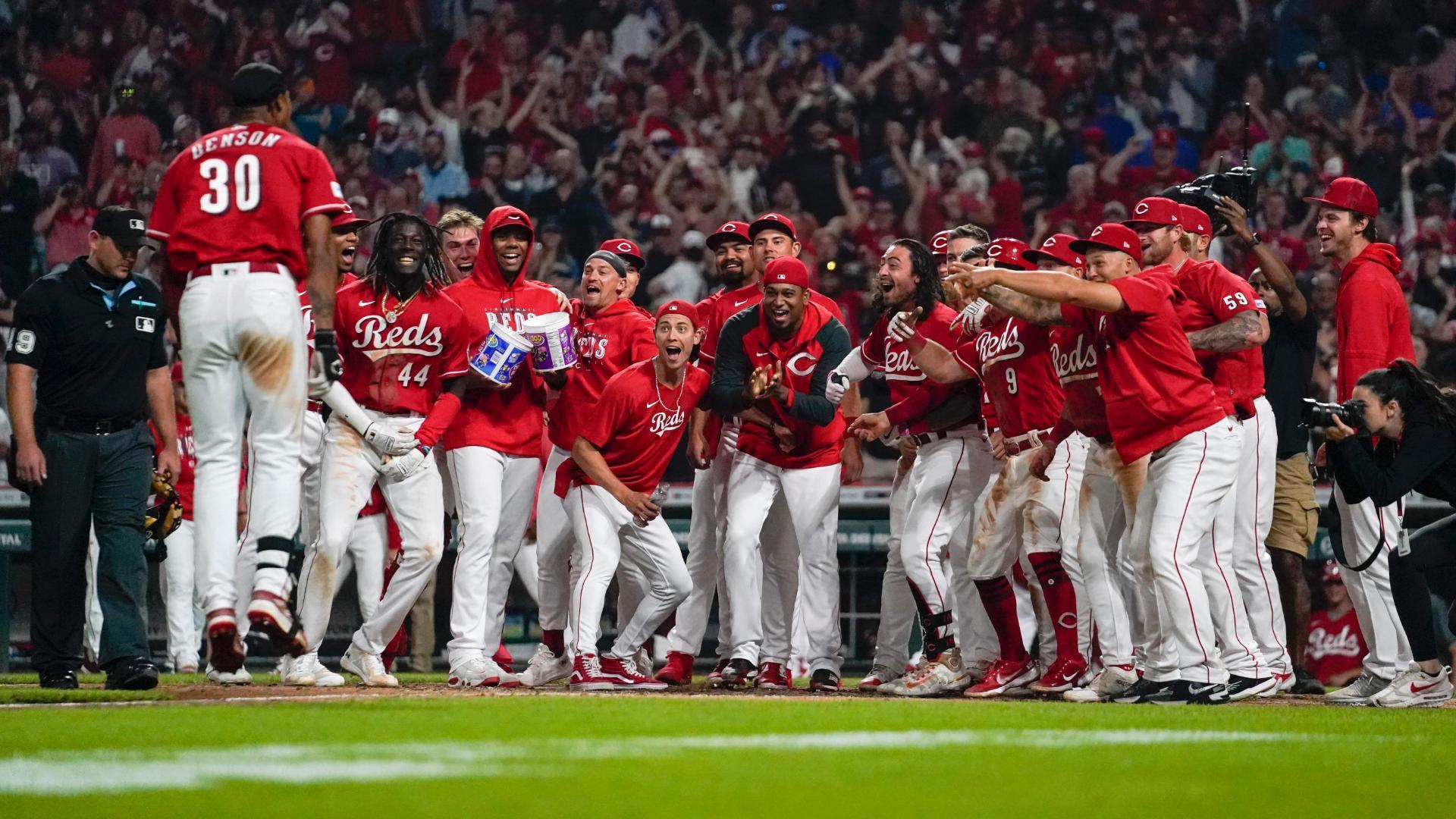 Reds De La Cruz Hits 1st Homer Dodgers Skid At 4 With 8 6 Loss 