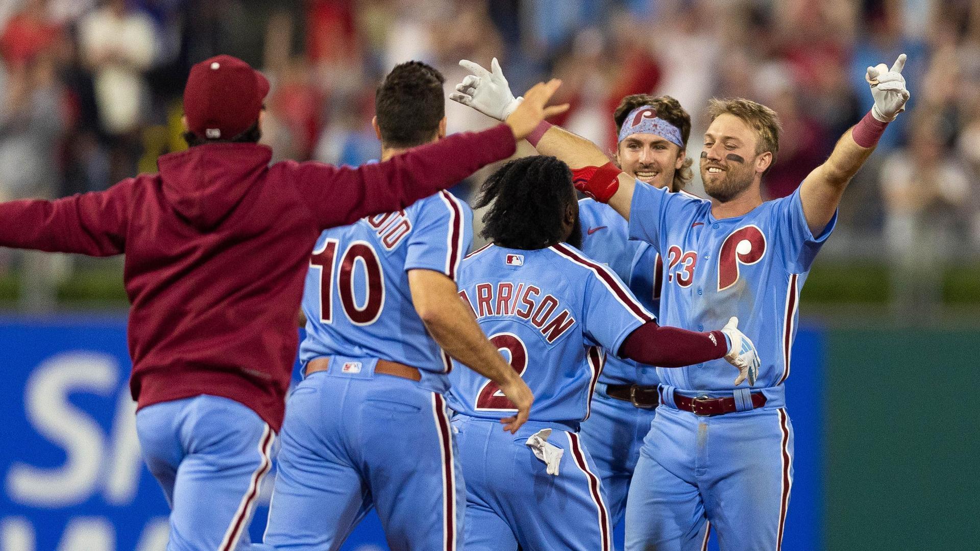 Wheeler, Clemens lead Phillies past Tigers 3-2 in walkoff win