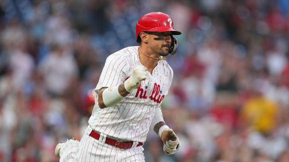 Reds 3, Mets 2  Mets stumble in their playoff push with loss to Reds