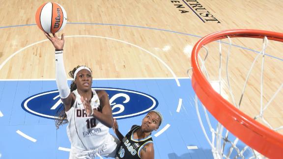 COLLEGE PARK, GA – JUNE 03: Chicago players huddle following the conclusion  of the WNBA game between the Chicago Sky and the Atlanta Dream on June 3rd,  2022 at Gateway Center Arena