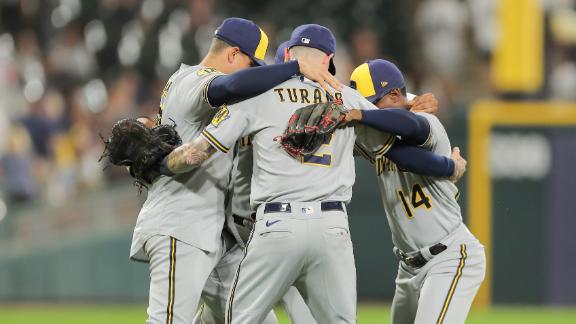 William Contreras caps 3-run 7th with winning RBI in Brewers' 3-2 victory  over White Sox