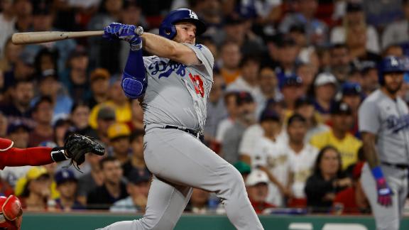 Betts gets ovation, scores twice, as Dodgers beat Red Sox